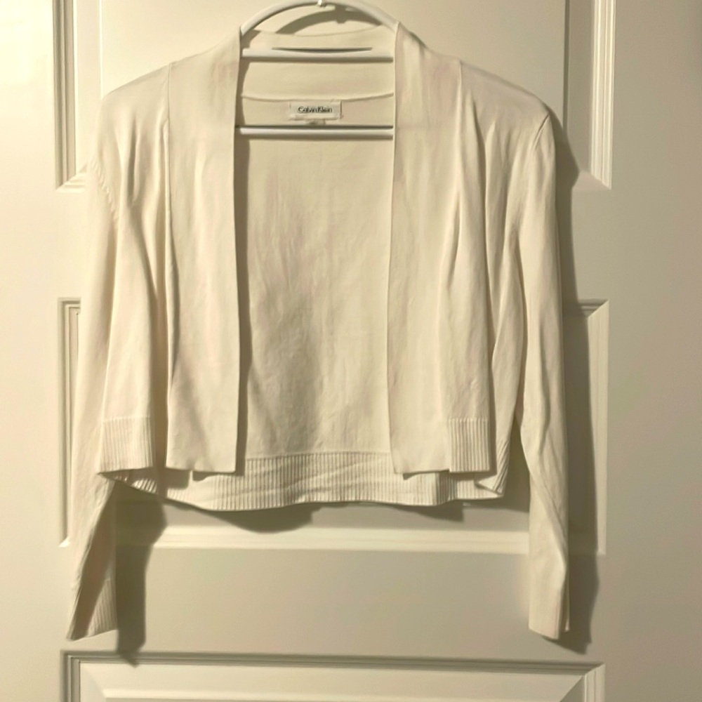 Cropped  summer sweater. White/cream size M.
